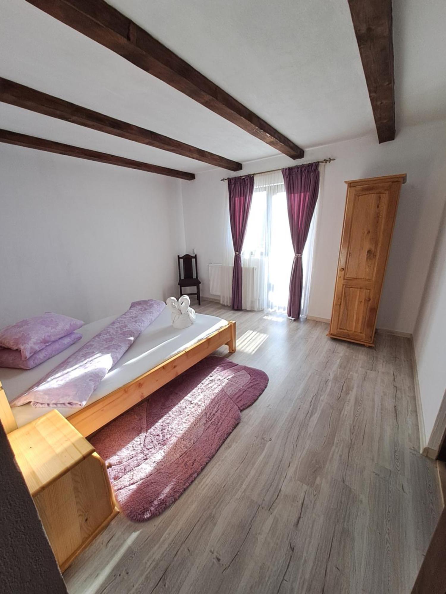 Conacul Elenei Villa Poiana Marului  Luaran gambar